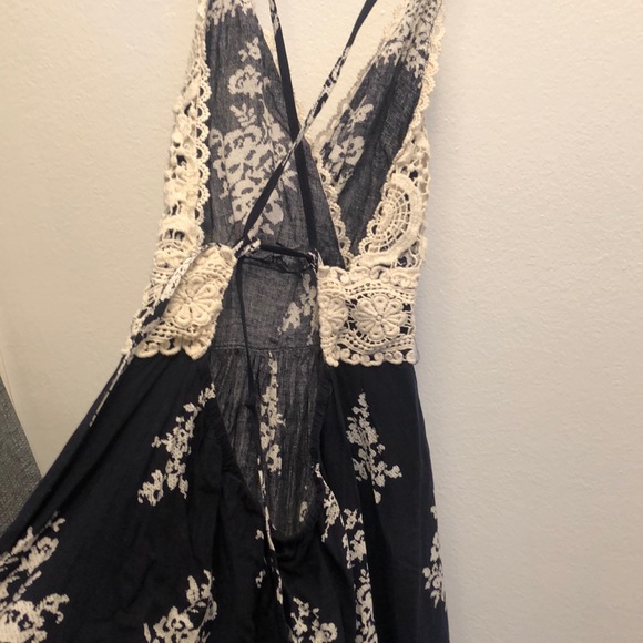 Navy and White floral maxi dress - Picture 5 of 6